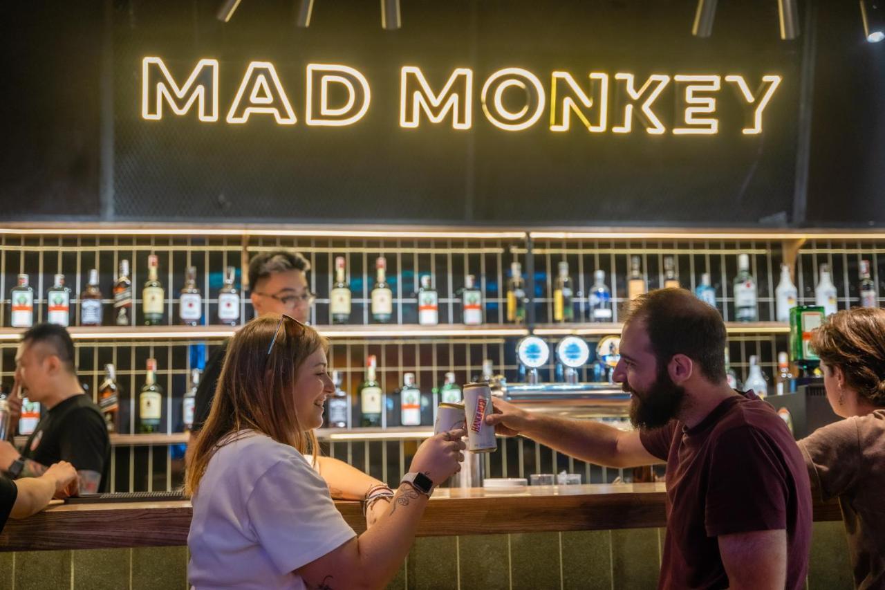 Mad Monkey Hanoi Hostel Экстерьер фото