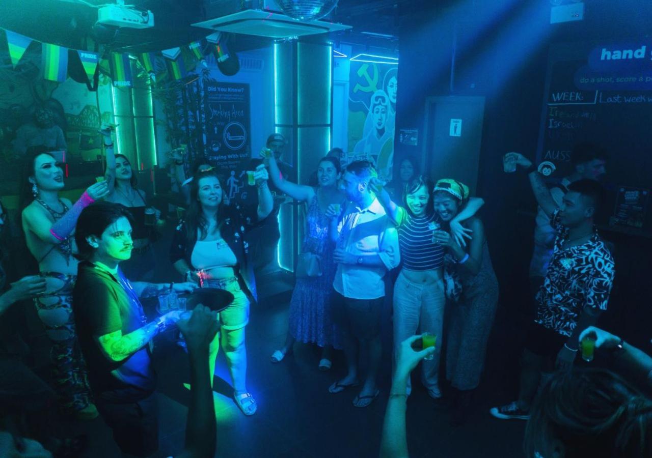 Mad Monkey Hanoi Hostel Экстерьер фото