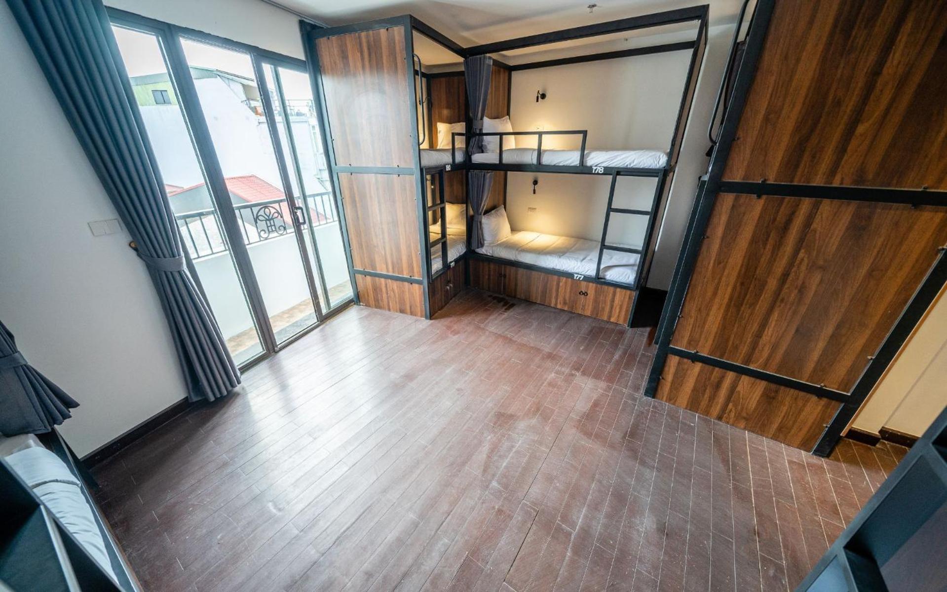 Mad Monkey Hanoi Hostel Экстерьер фото