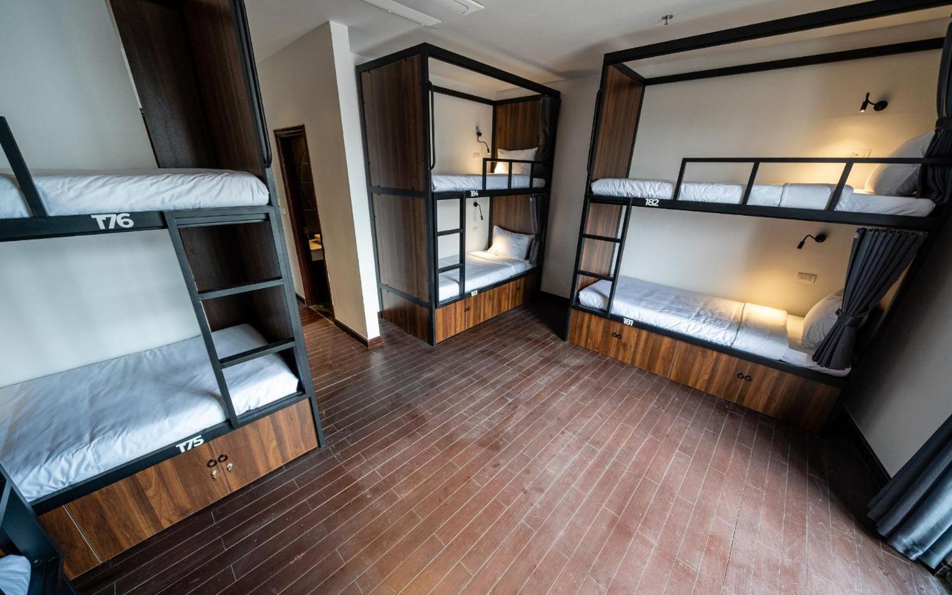 Mad Monkey Hanoi Hostel Экстерьер фото