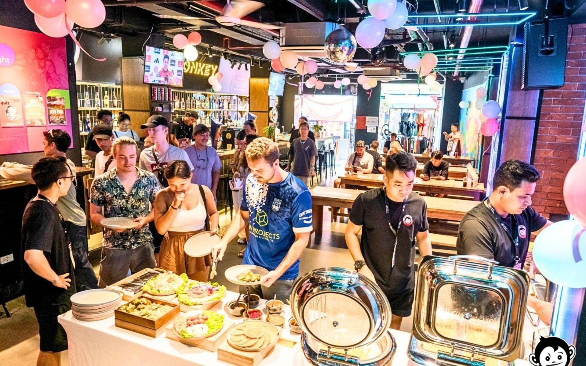 Mad Monkey Hanoi Hostel Экстерьер фото