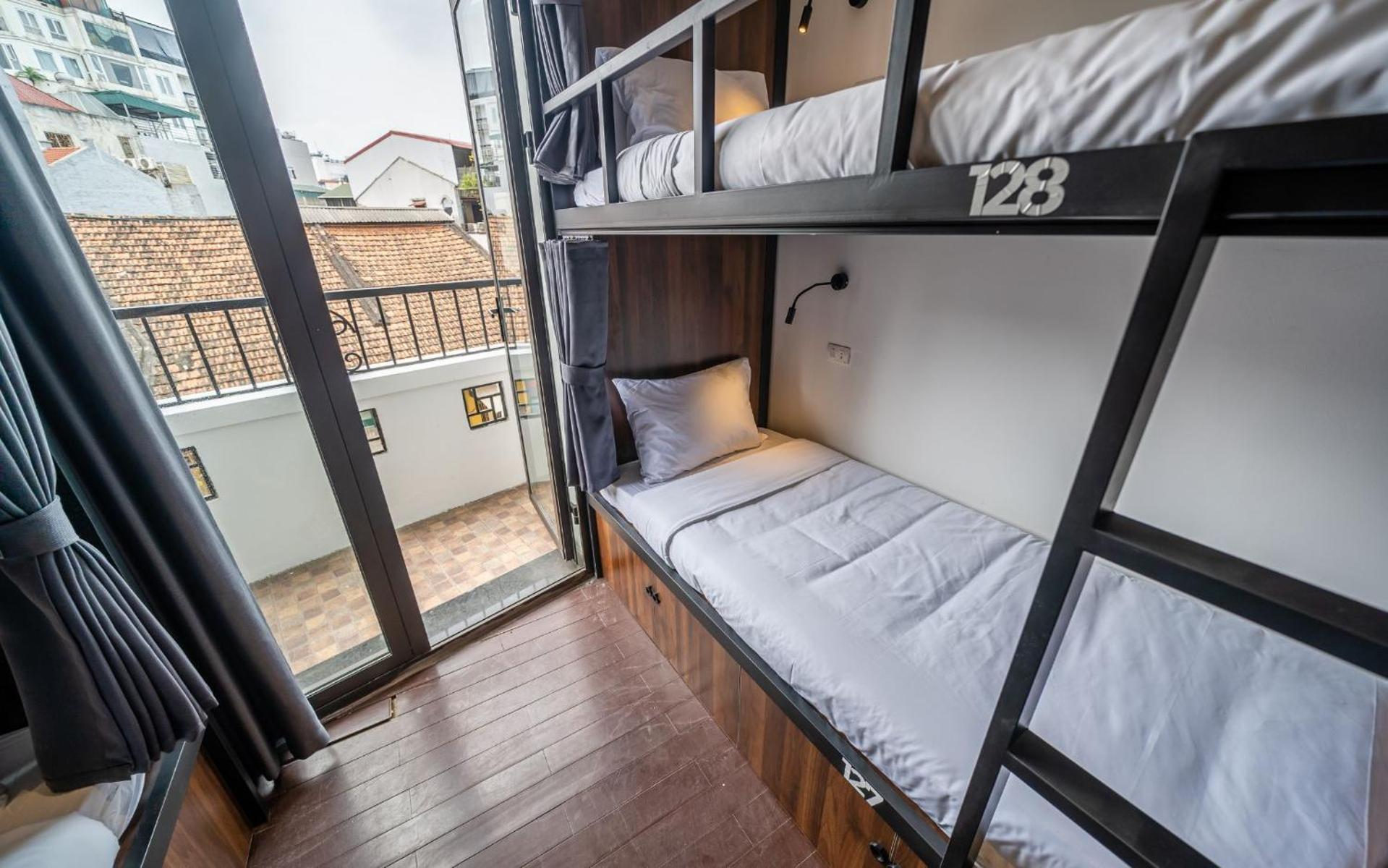 Mad Monkey Hanoi Hostel Экстерьер фото