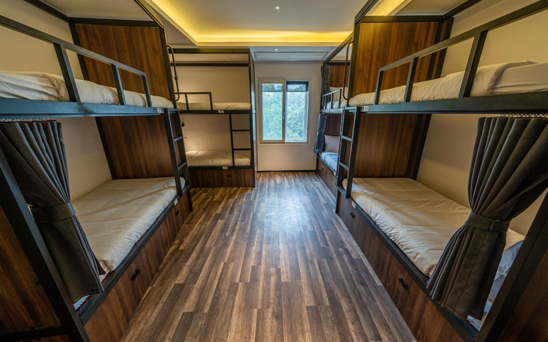 Mad Monkey Hanoi Hostel Экстерьер фото
