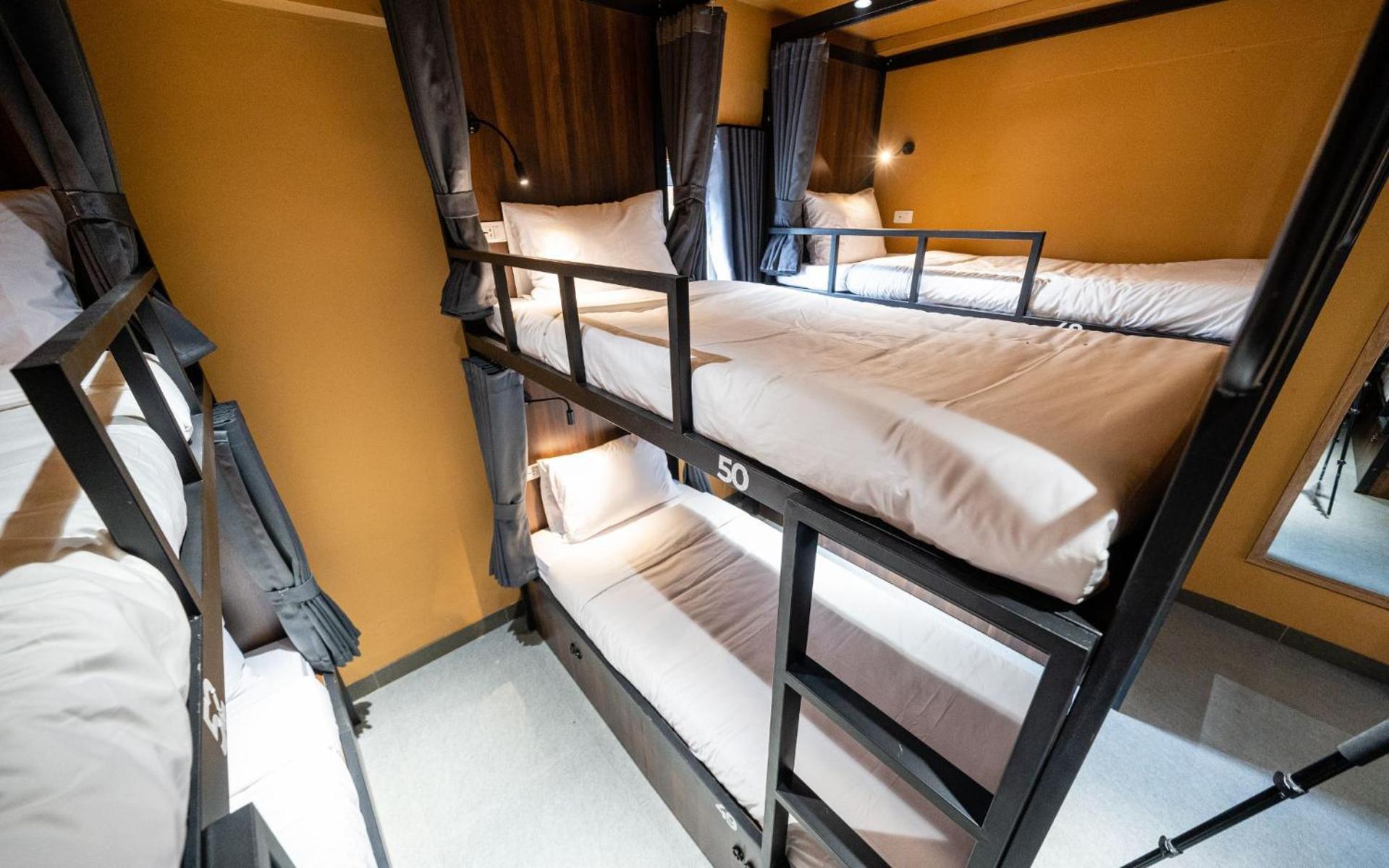 Mad Monkey Hanoi Hostel Экстерьер фото