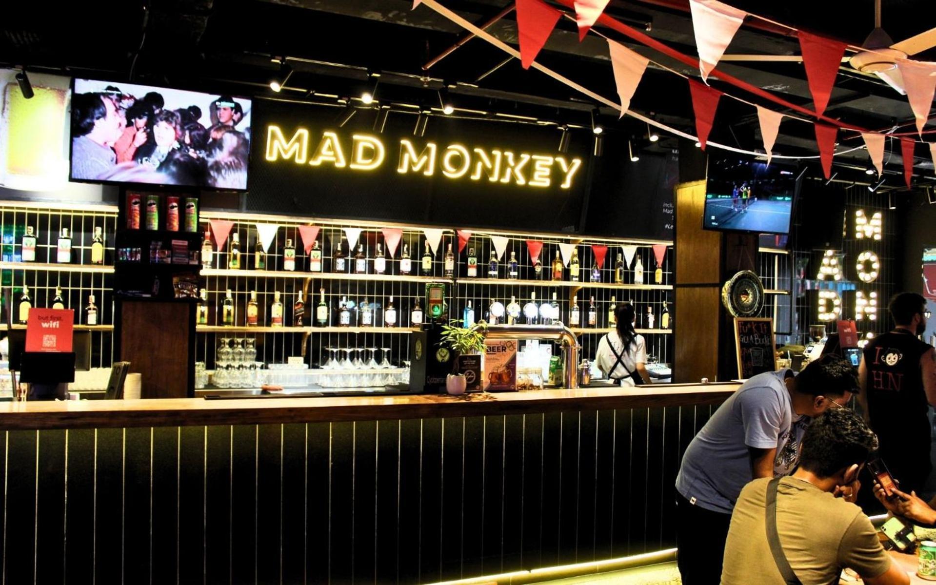 Mad Monkey Hanoi Hostel Экстерьер фото