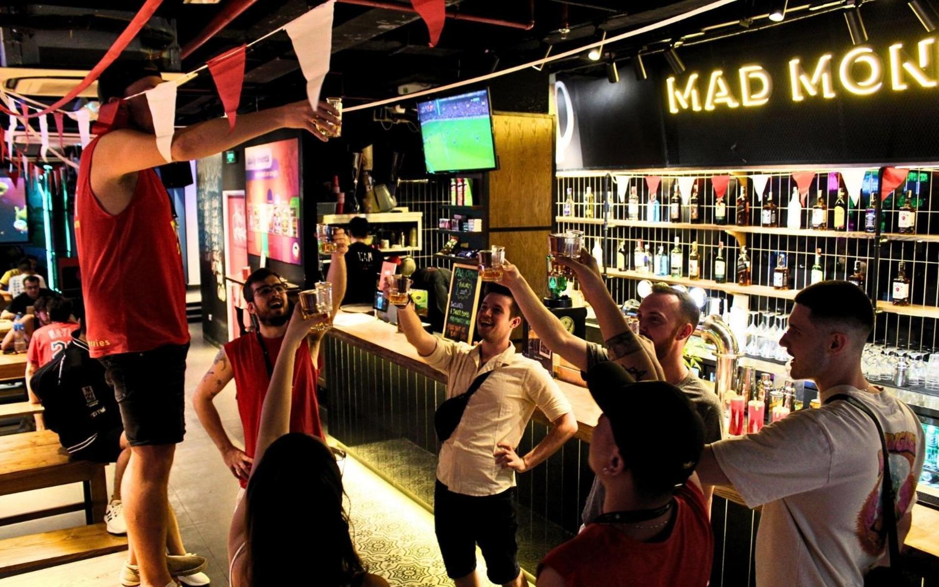 Mad Monkey Hanoi Hostel Экстерьер фото