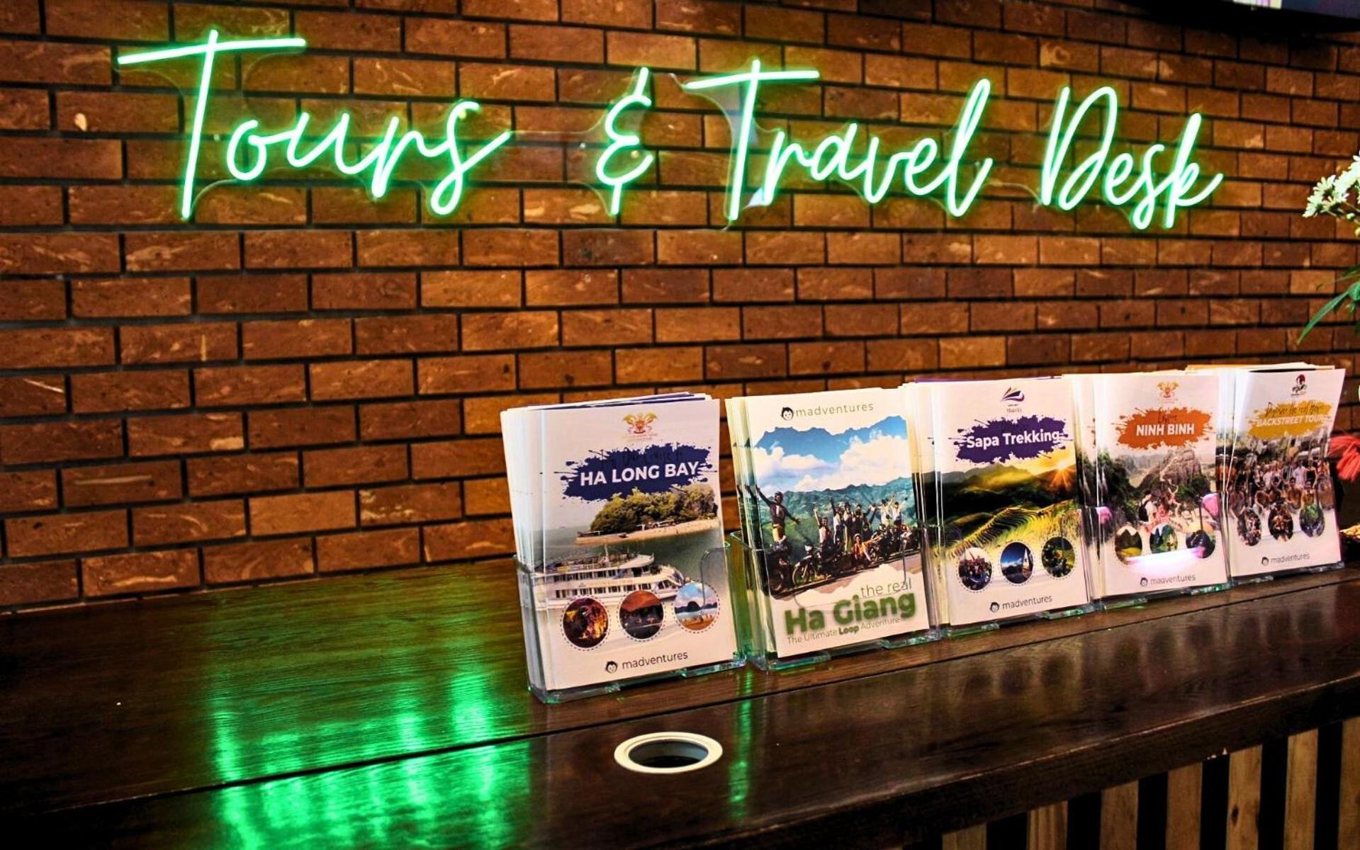 Mad Monkey Hanoi Hostel Экстерьер фото