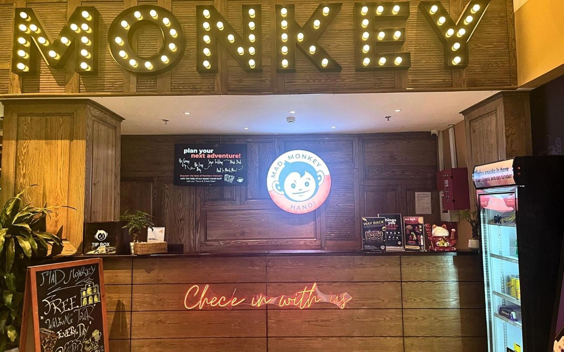 Mad Monkey Hanoi Hostel Экстерьер фото