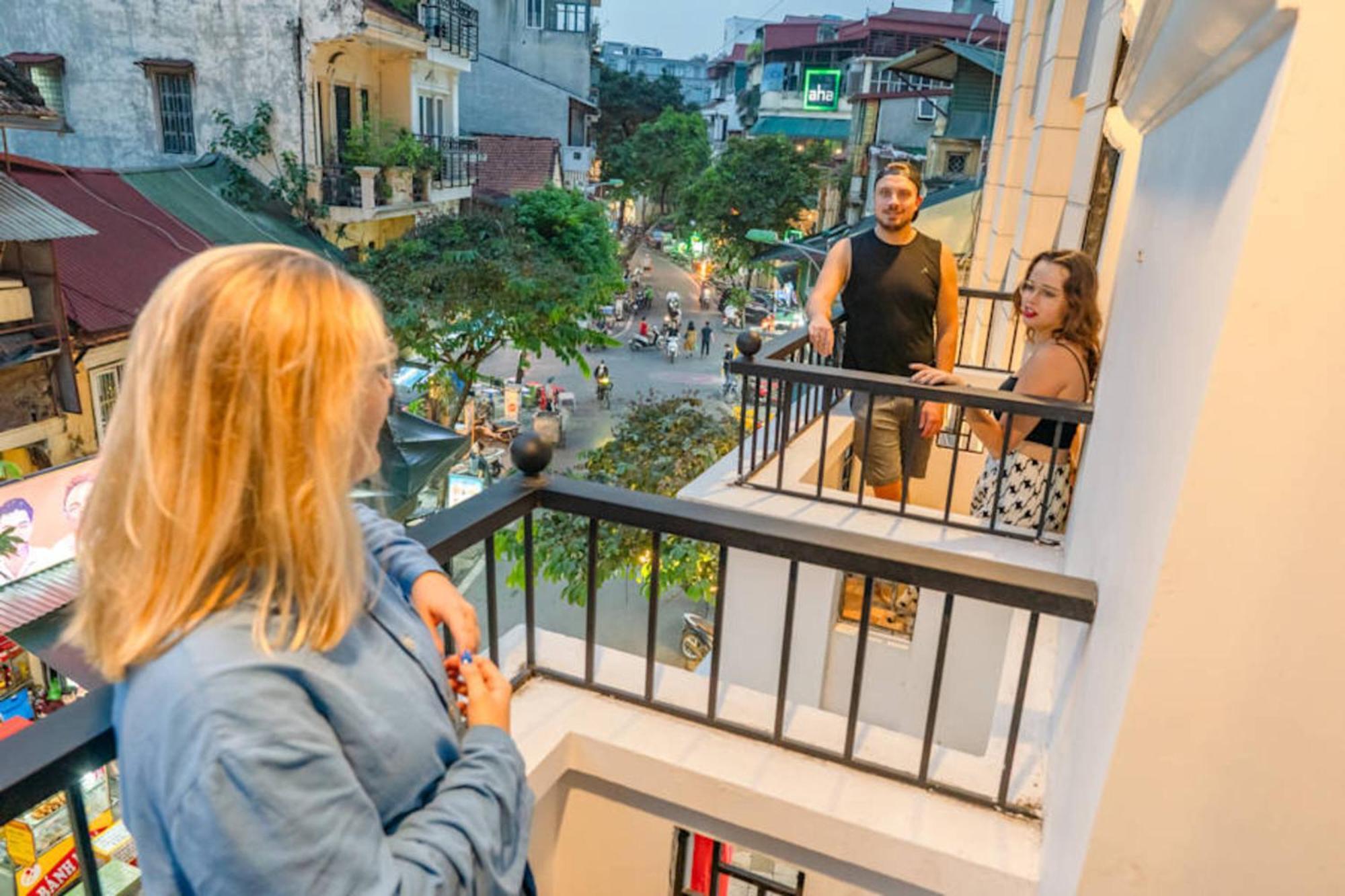 Mad Monkey Hanoi Hostel Экстерьер фото